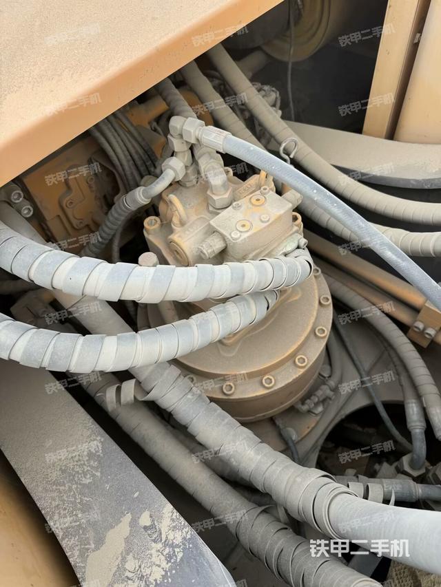 回轉(zhuǎn)馬達(dá)和主控閥（整機外觀）