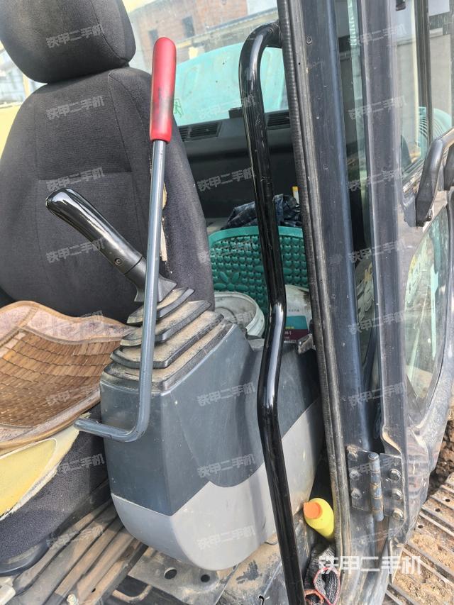 座椅左側(cè)控制臺(tái)/音響/含左手柄（駕駛室部分）