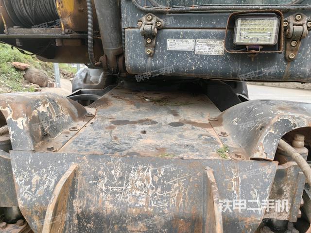 轉(zhuǎn)盤和下車架正前(工作和回轉(zhuǎn)裝置) 轉(zhuǎn)盤和下車架正前(工作和回轉(zhuǎn)裝置)