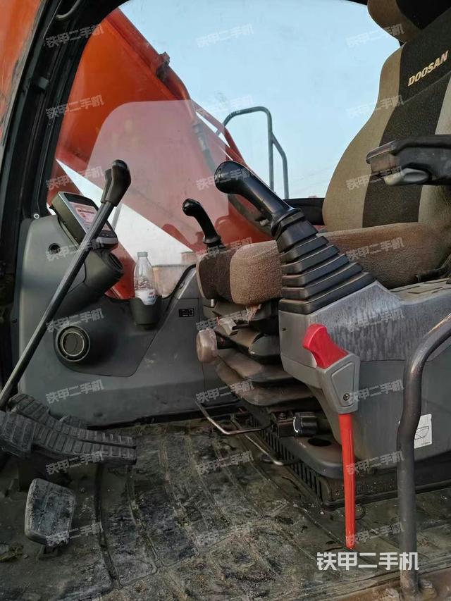 驾驶室整体（整机外观）