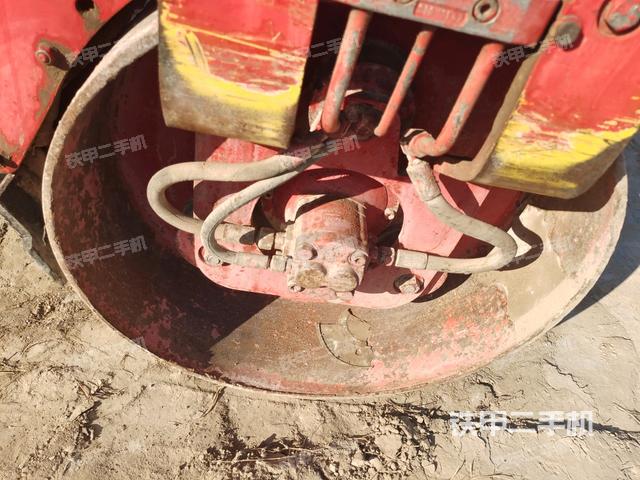 前車架正左側(cè)（壓路機前后車架）