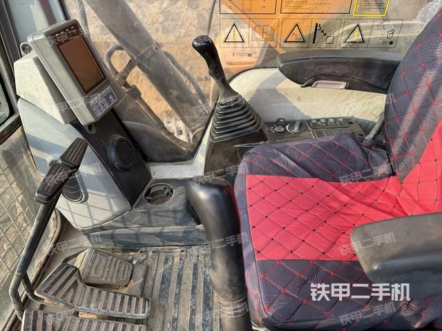 駕駛室整體（整機外觀）