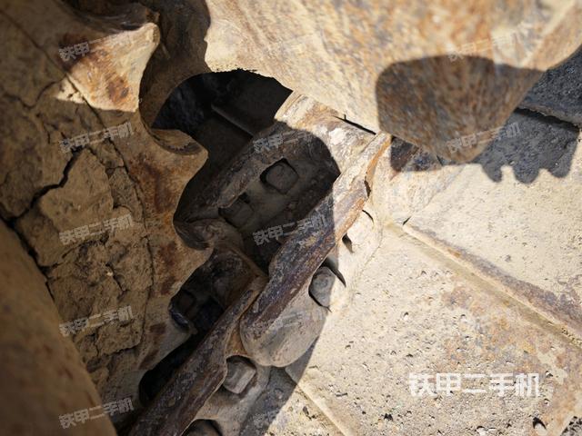 右驅(qū)動輪（行走機構(gòu)）