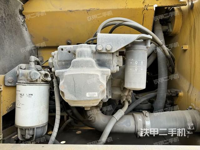液壓泵艙室正面整體(整機外觀) 液壓泵艙室正面整體(整機外觀)