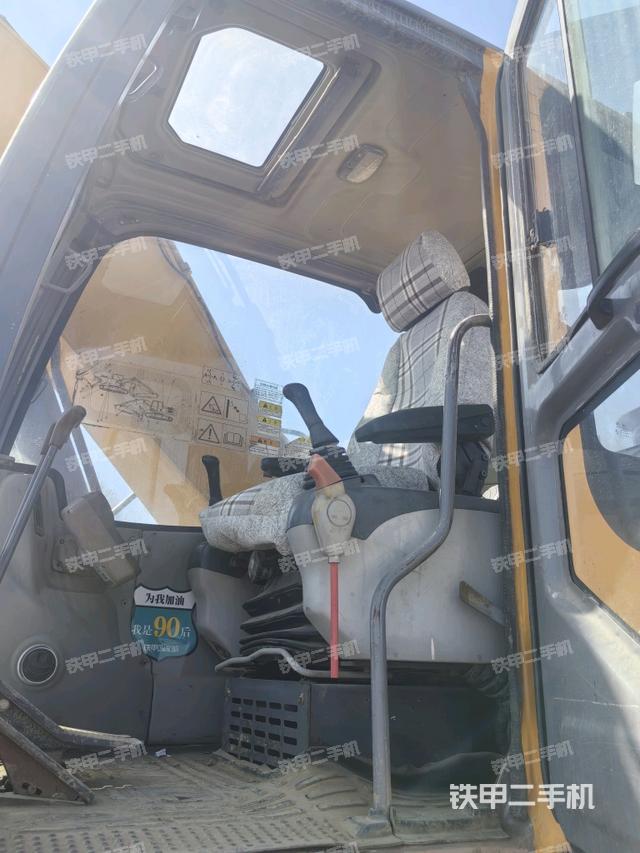 駕駛室整體(整機外觀) 駕駛室整體(整機外觀)