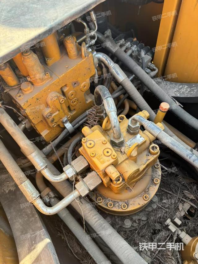 回轉(zhuǎn)馬達(dá)和主控閥（整機(jī)外觀）