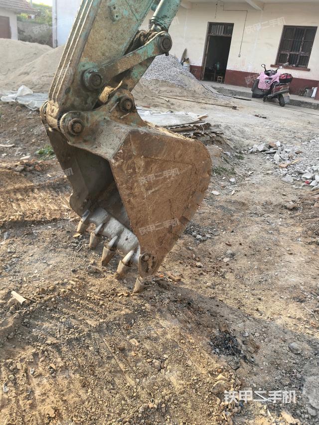 鏟斗右后整體（工作和回轉(zhuǎn)裝置）