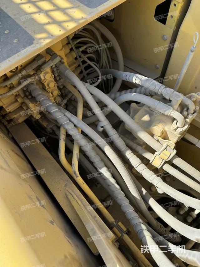 回轉馬達和主控閥（整機外觀）