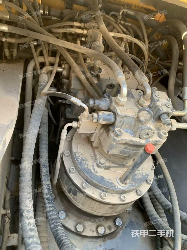 回轉(zhuǎn)馬達(dá)和主控閥（整機(jī)外觀）