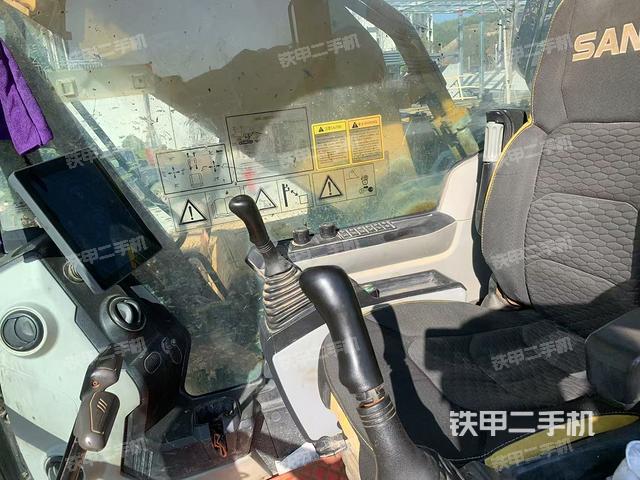 駕駛室整體（整機外觀）