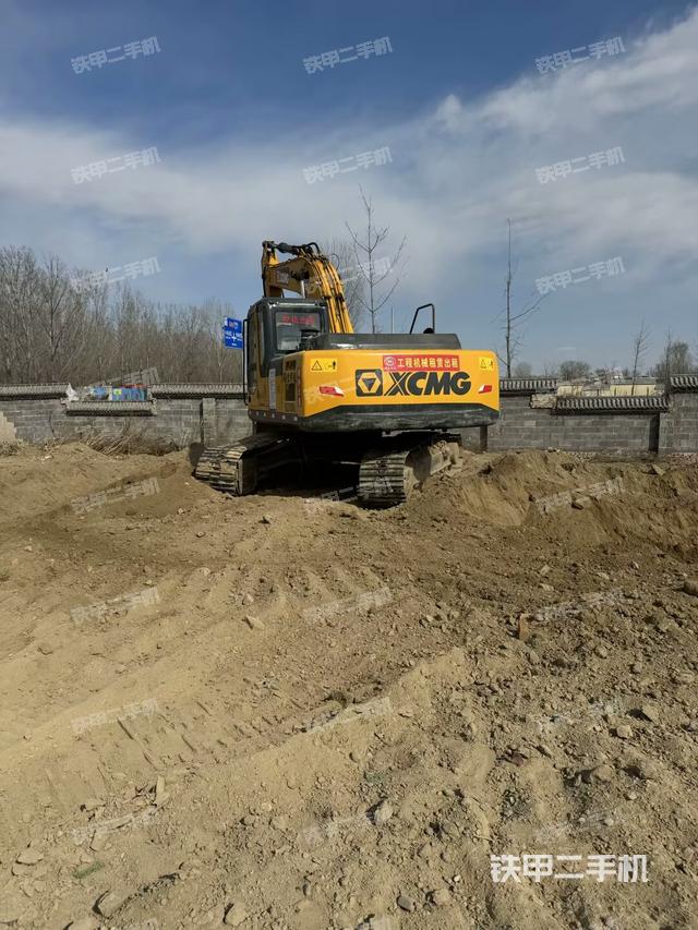 駕駛室頂部(整機外觀) 駕駛室頂部(整機外觀)