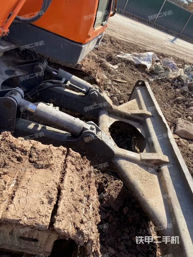 转盘和下车架正前（工作和回转装置）