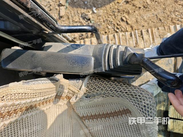 座椅左側(cè)控制臺/音響/含左手柄（駕駛室部分）