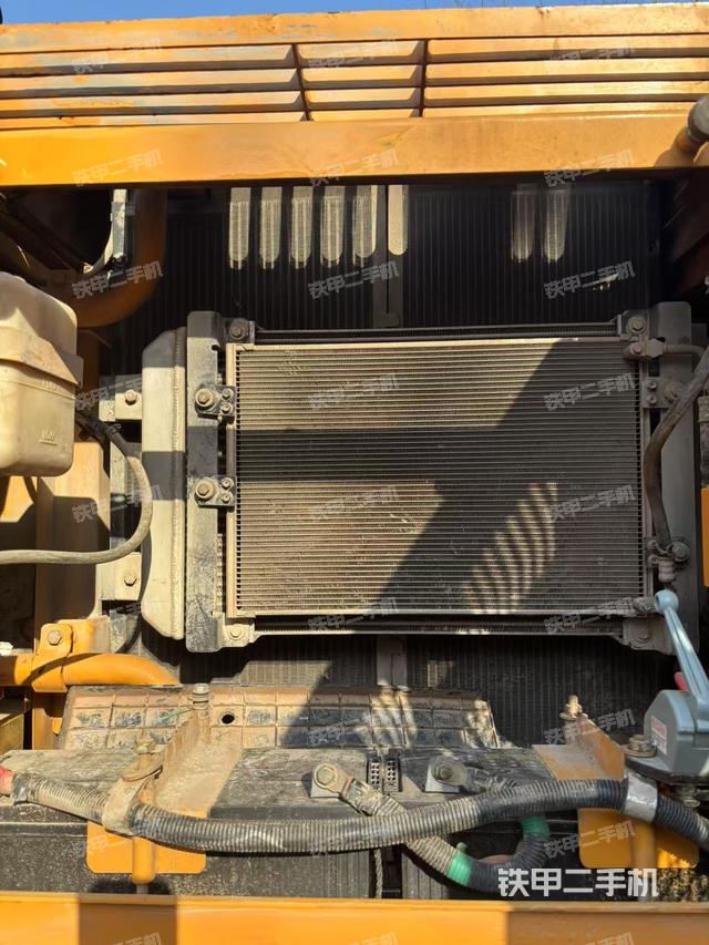 單側(cè)履帶整體（整機(jī)外觀）