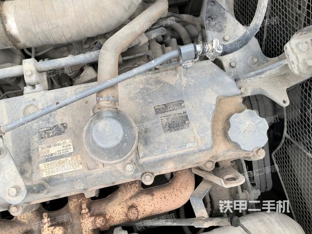 氣門(mén)室蓋螺絲特寫(xiě)（上車(chē)部件）