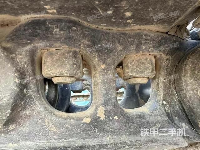 駕駛室頂部(整機外觀) 駕駛室頂部(整機外觀)