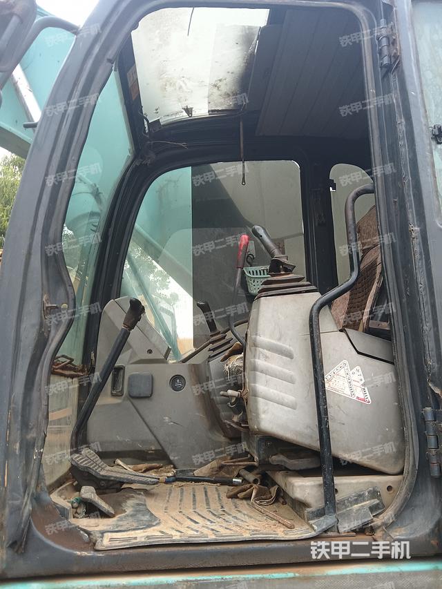 驾驶室顶部（整机外观）