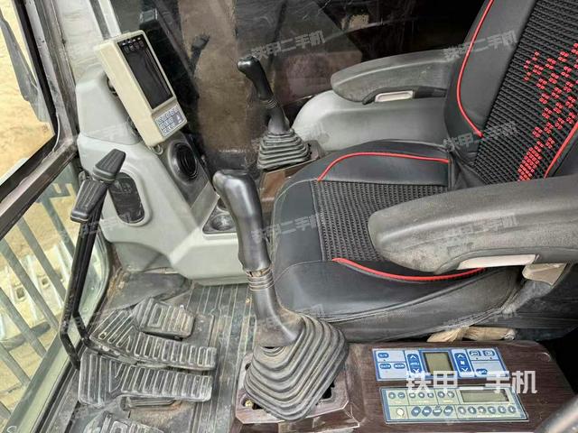 駕駛室整體（整機(jī)外觀）