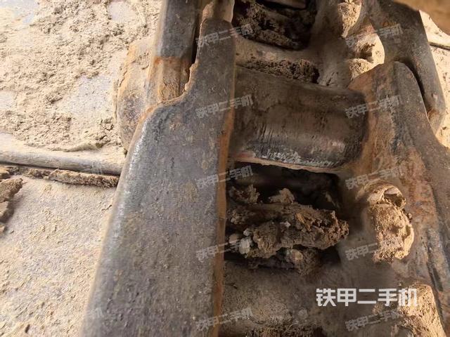 單側(cè)履帶整體(整機(jī)外觀) 單側(cè)履帶整體(整機(jī)外觀)