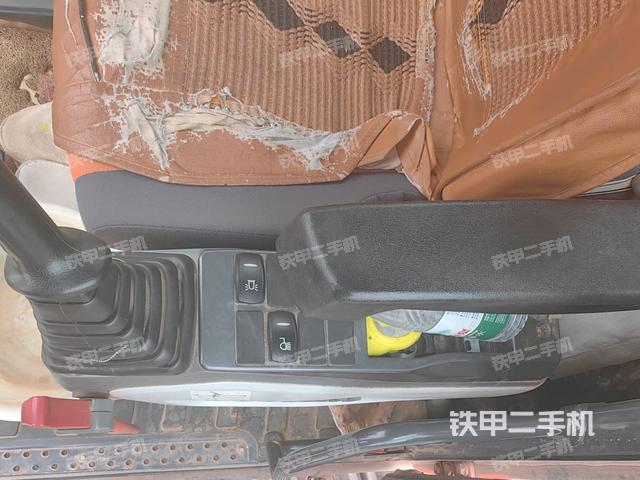 座椅右側(cè)控制臺/鑰匙門/油門/含右手柄（駕駛室部分）