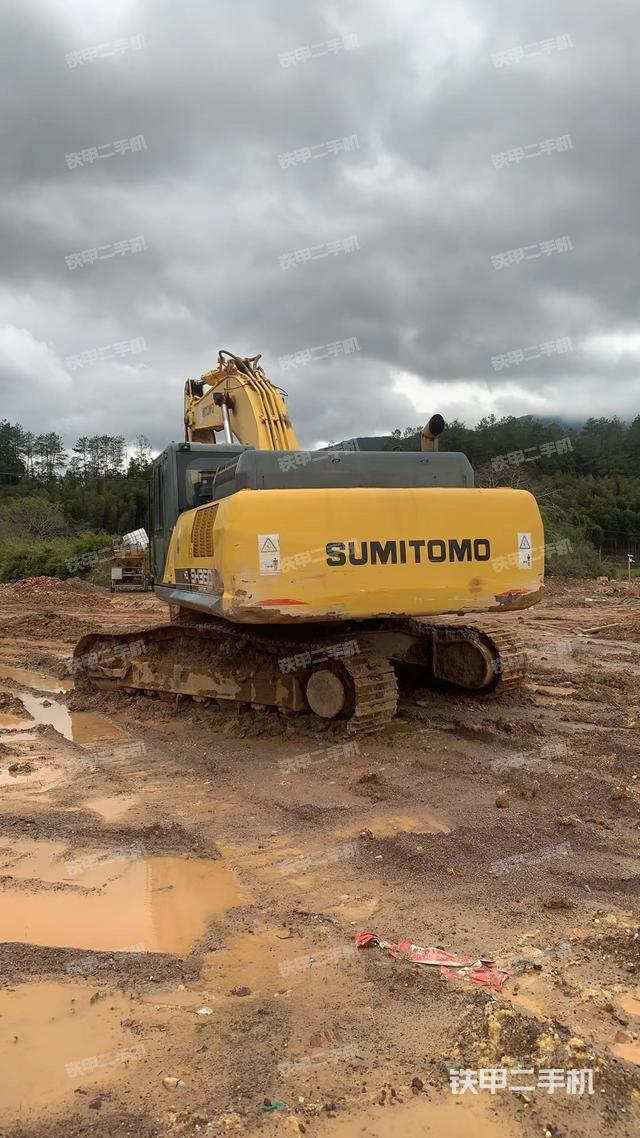 單側(cè)履帶整體(整機(jī)外觀) 單側(cè)履帶整體(整機(jī)外觀)