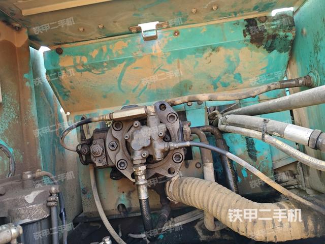 液壓泵斜45?右（大件艙室）