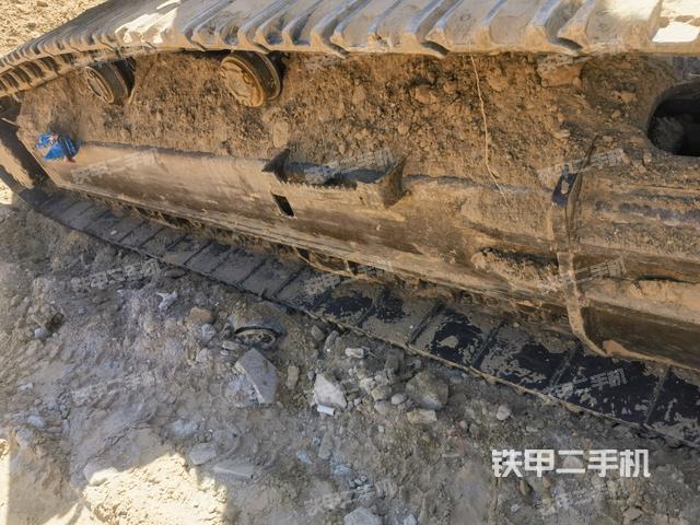單側(cè)履帶整體(整機外觀) 單側(cè)履帶整體(整機外觀)