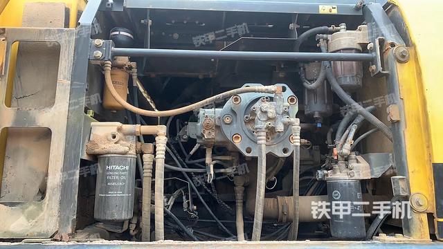 液壓泵艙室正面整體(整機(jī)外觀) 液壓泵艙室正面整體(整機(jī)外觀)