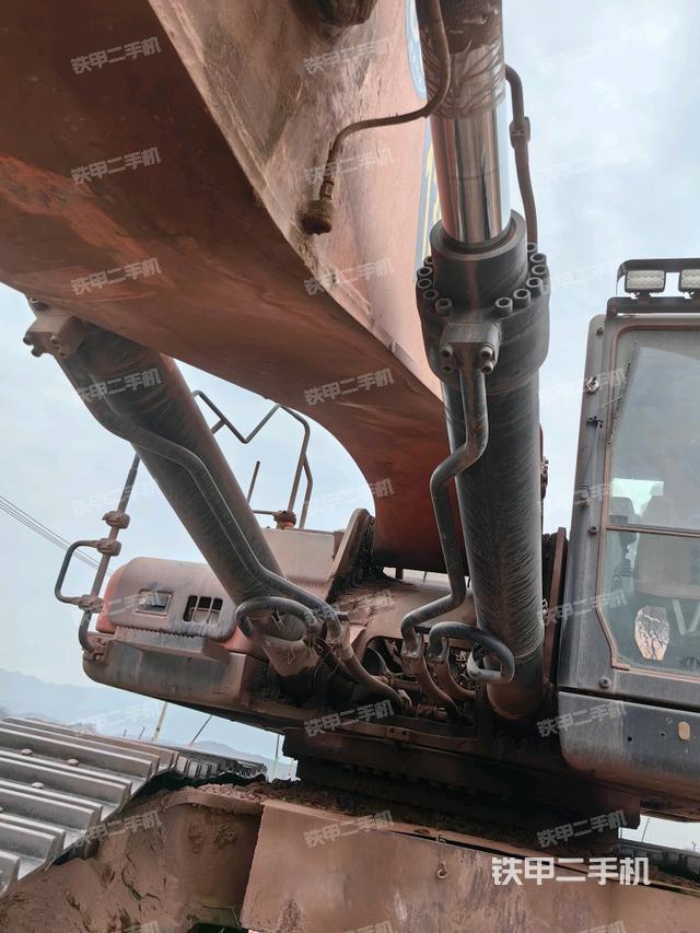 大臂油缸整體?豎拍（工作和回轉(zhuǎn)裝置）