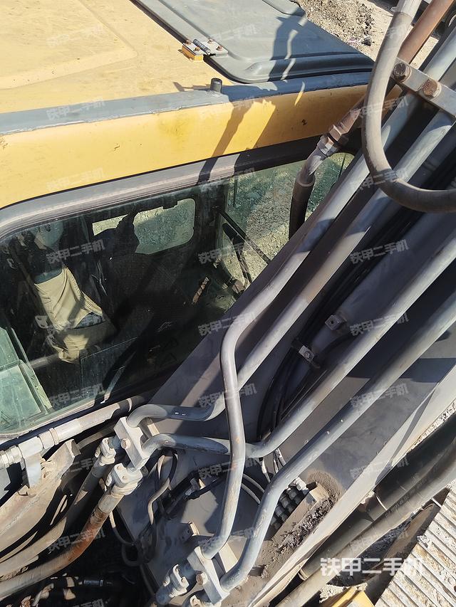 驾驶室顶部（整机外观）