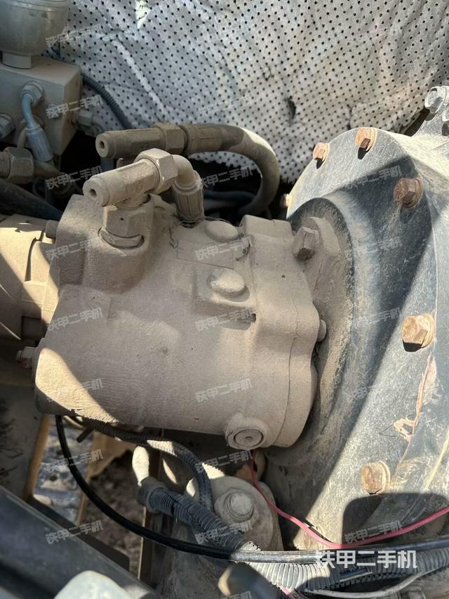 液壓泵艙室正面整體（整機(jī)外觀）