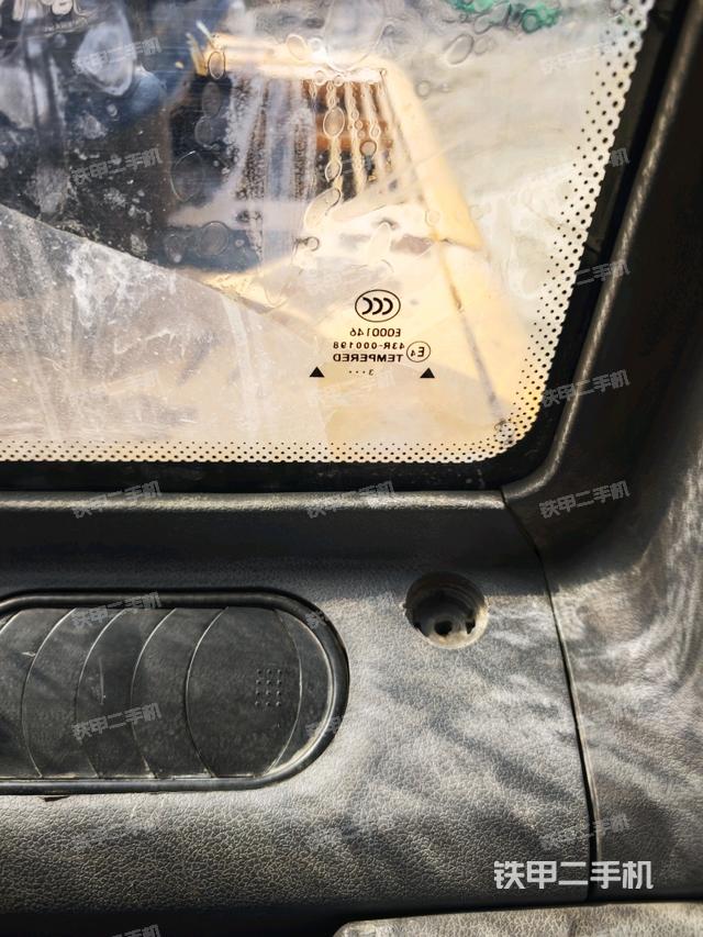 后窗玻璃角標（駕駛室部分）