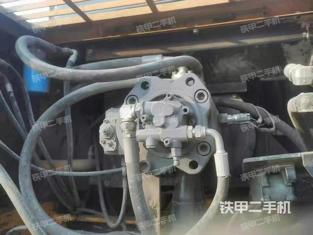 液壓泵艙室正面整體(整機(jī)外觀) 液壓泵艙室正面整體(整機(jī)外觀)