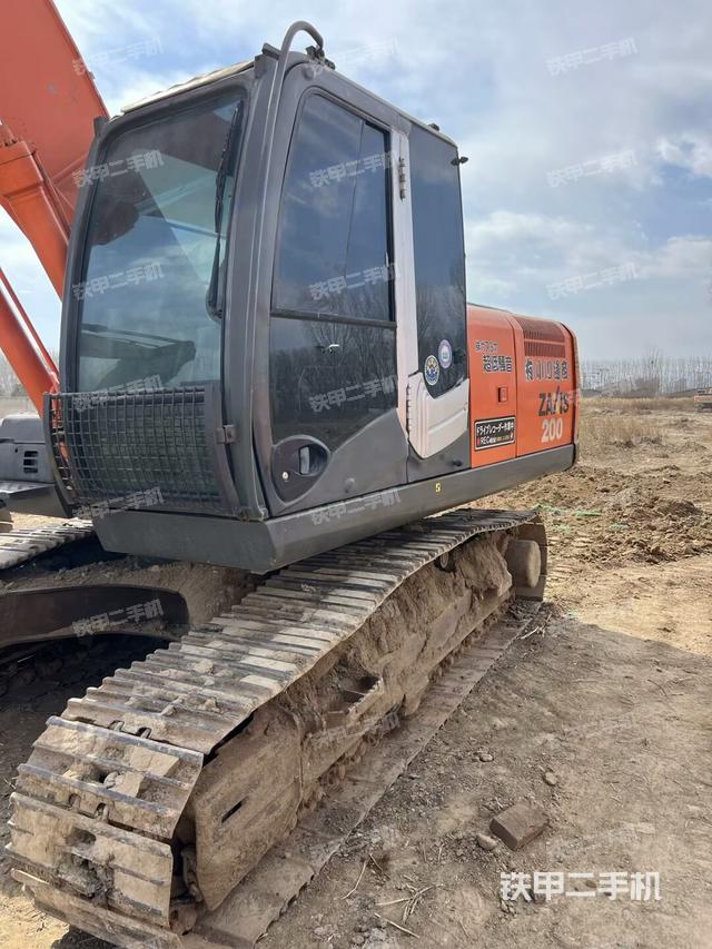 駕駛室頂部(整機(jī)外觀) 駕駛室頂部(整機(jī)外觀)