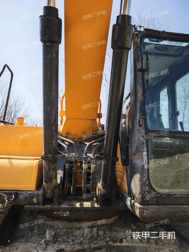 大臂油缸整體?豎拍（工作和回轉(zhuǎn)裝置）