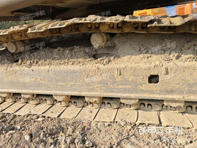 右驅(qū)動輪（行走機(jī)構(gòu)）