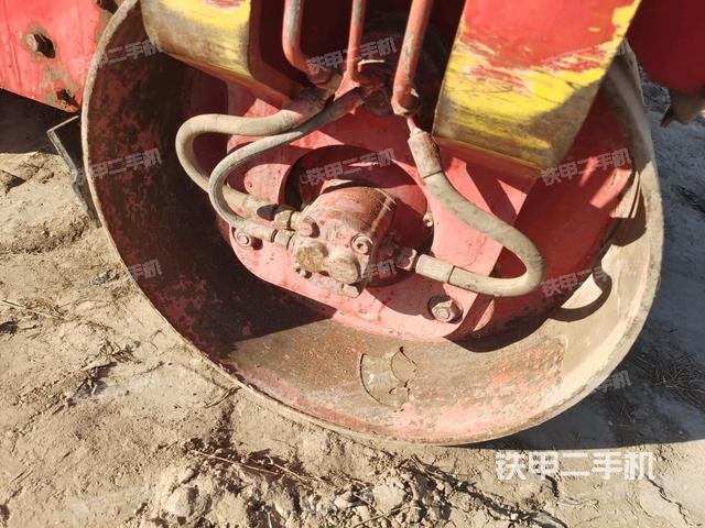 前車架正右側(cè)（壓路機前后車架）