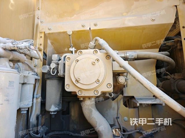 液壓泵艙室正面整體（整機(jī)外觀）