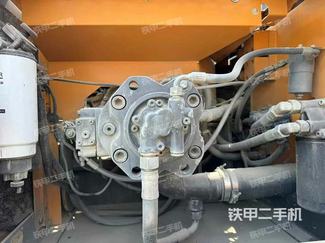 液壓泵艙室正面整體（整機(jī)外觀）