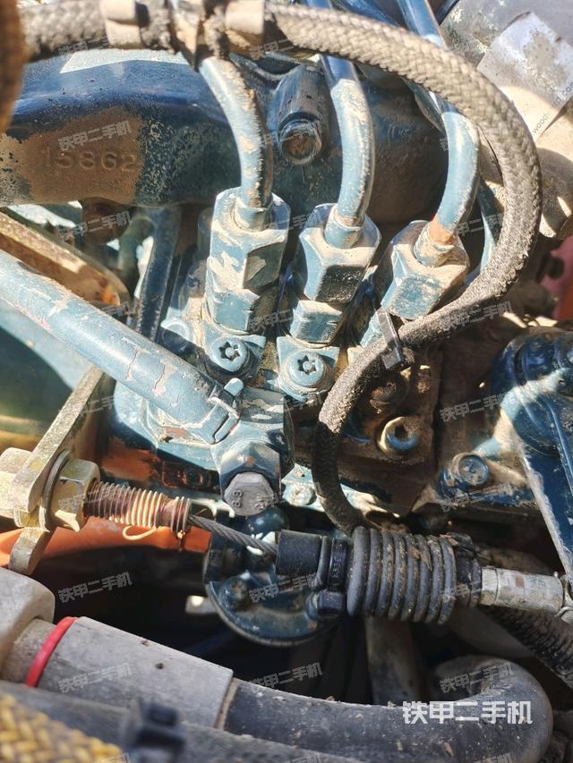 發(fā)動機艙全景（壓路機發(fā)動機艙）