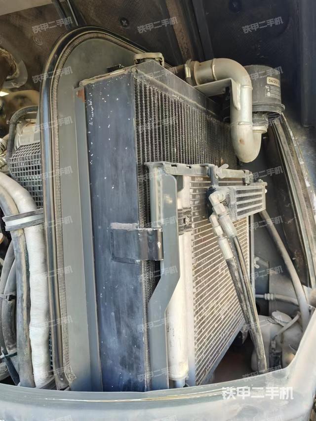 回转马达和主控阀（整机外观）