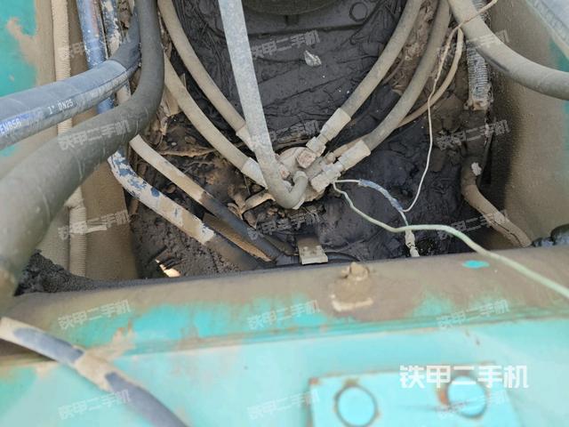 中央回轉(zhuǎn)接頭特寫（上車部件）