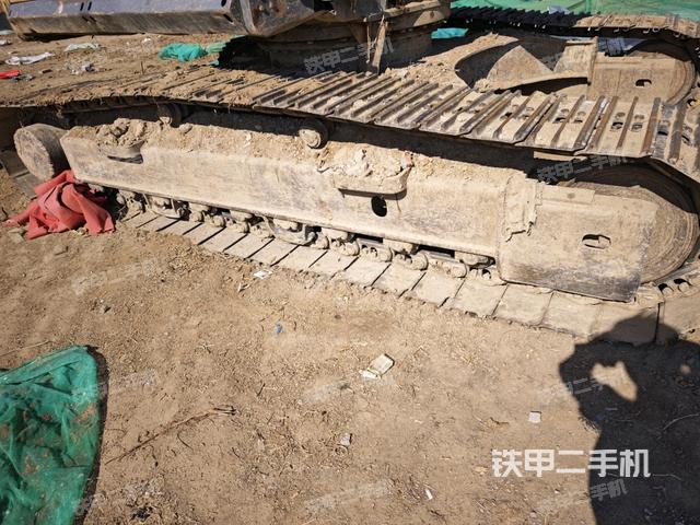 單側(cè)履帶整體(整機外觀) 單側(cè)履帶整體(整機外觀)