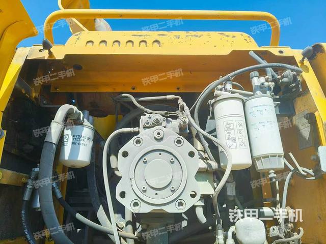液壓泵艙室正面整體(整機(jī)外觀) 液壓泵艙室正面整體(整機(jī)外觀)