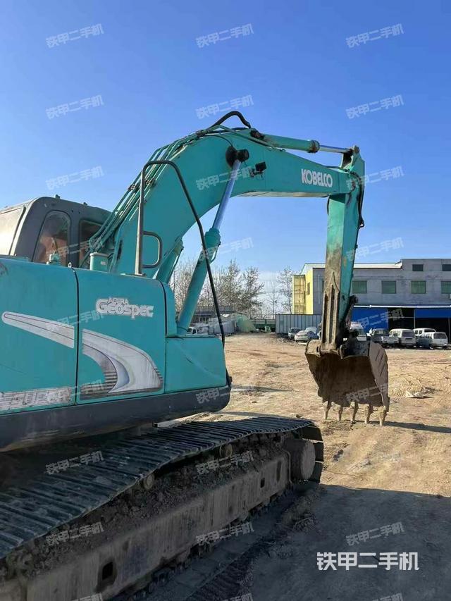 驾驶室顶部（整机外观）