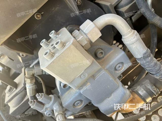 液壓泵艙室正面整體(整機(jī)外觀) 液壓泵艙室正面整體(整機(jī)外觀)