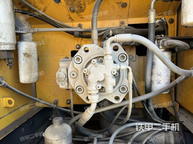 液壓泵艙室正面整體（整機(jī)外觀）