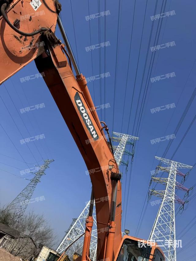 大臂整體?右側(工作和回轉裝置) 大臂整體?右側(工作和回轉裝置)