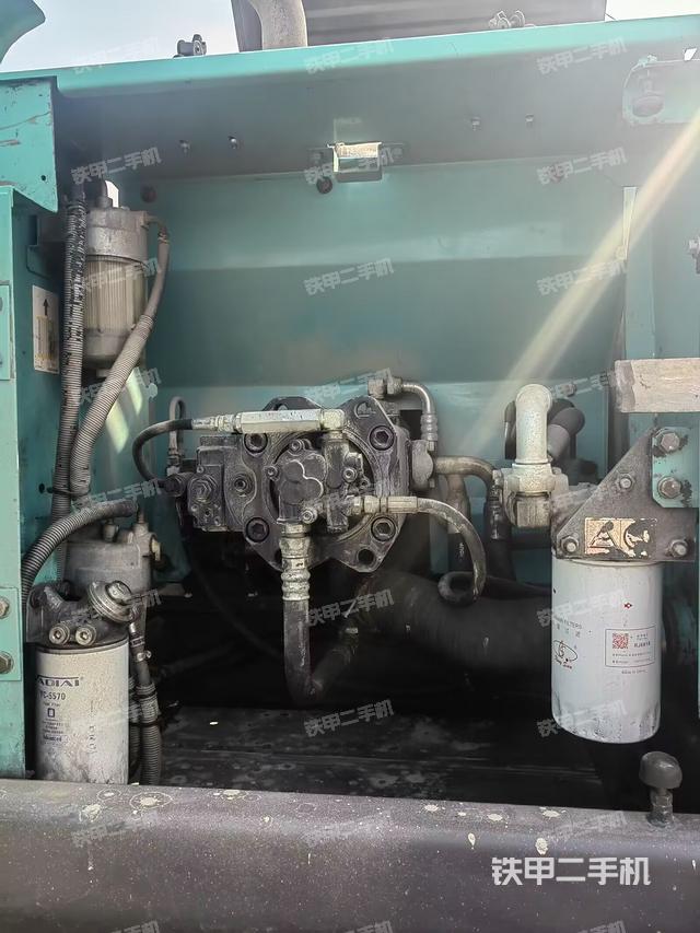 液壓泵艙室正面整體(整機(jī)外觀) 液壓泵艙室正面整體(整機(jī)外觀)