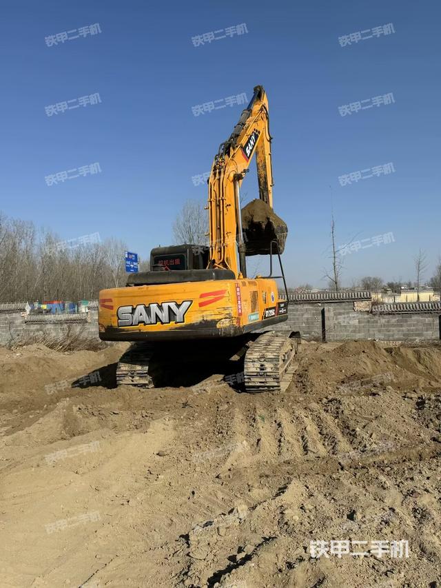 駕駛室頂部(整機外觀) 駕駛室頂部(整機外觀)